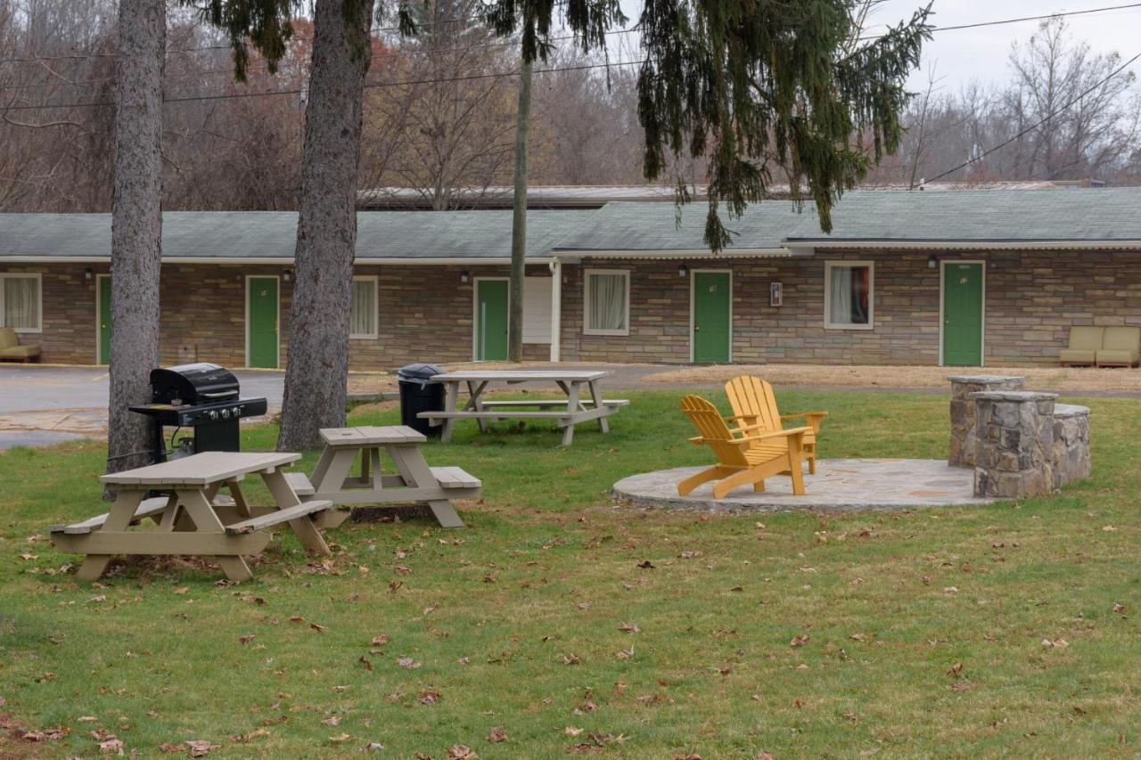 Whispering Pines Motel - Asheville Exterior photo